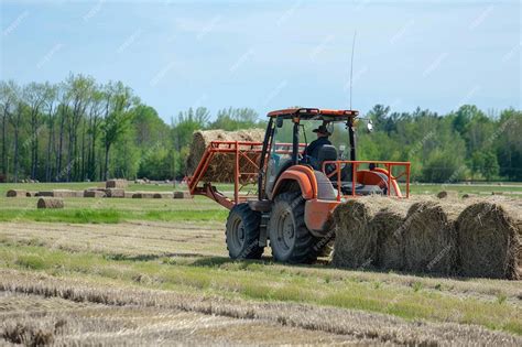 feeding hay with skid steer|Bale Spin.